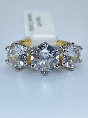 Swarovski Crystal Elements White Crystal 3 Stone Ring Size 7 Bridal Anniversary